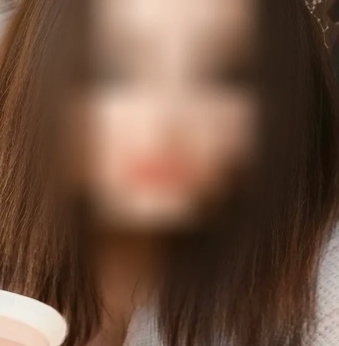 Amara, 23
