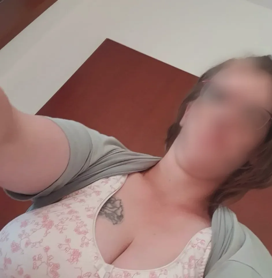 Ellie, 35