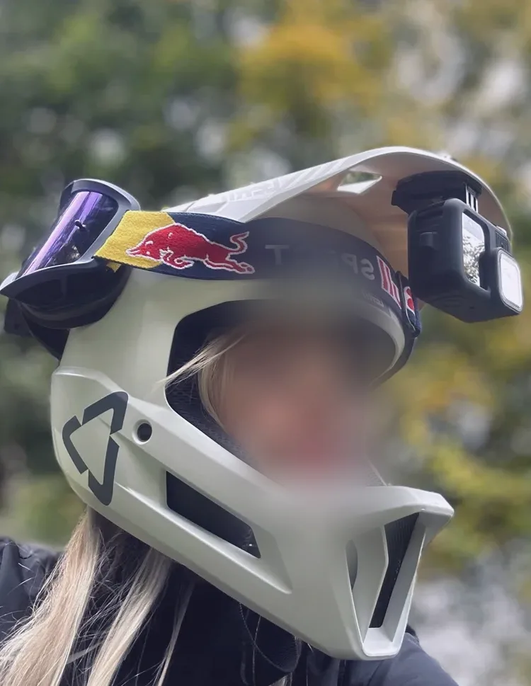 Freya, 24