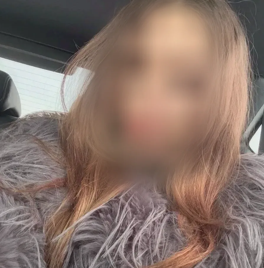 Hayley, 19
