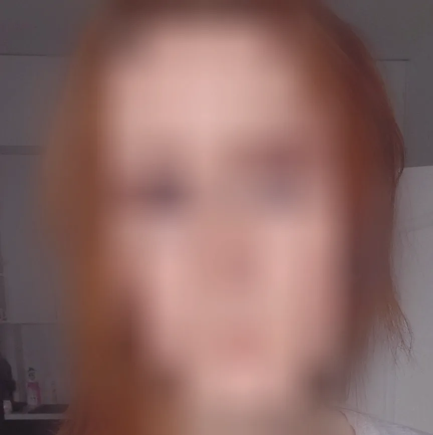 Lara, 22